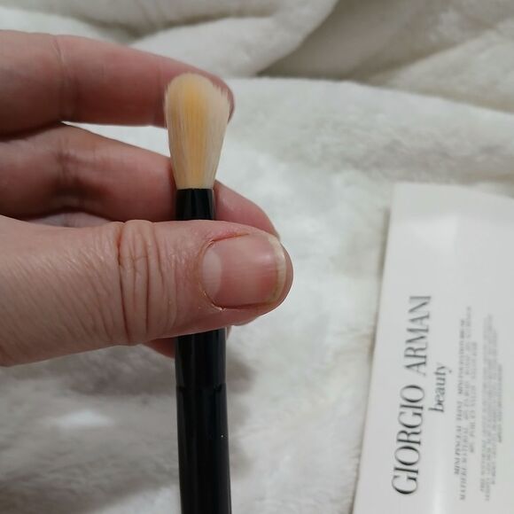 Giorgio Armani Beauty Makeup Brush - Black and Cream - Picture 4 of 5